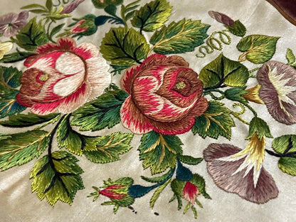 Quadro Antigo Bordado Floral Em Tecido