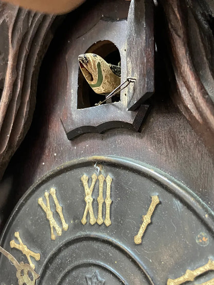 Relógio Cuco Antigo De Parede Marca H Em Madeira Entalhada Marrom Marrom