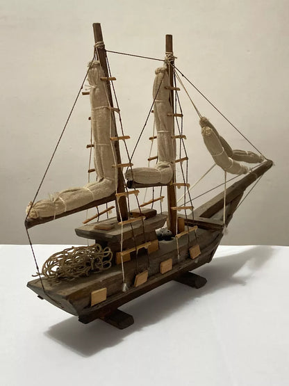 Antiga Miniatura De Navio Veleiro Artesanal Em Madeira