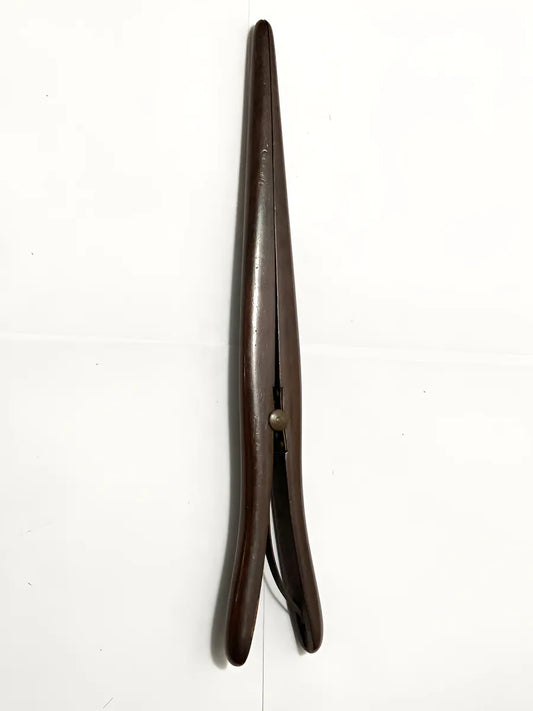 Pegador Antigo Em Madeira Nobre 28cm