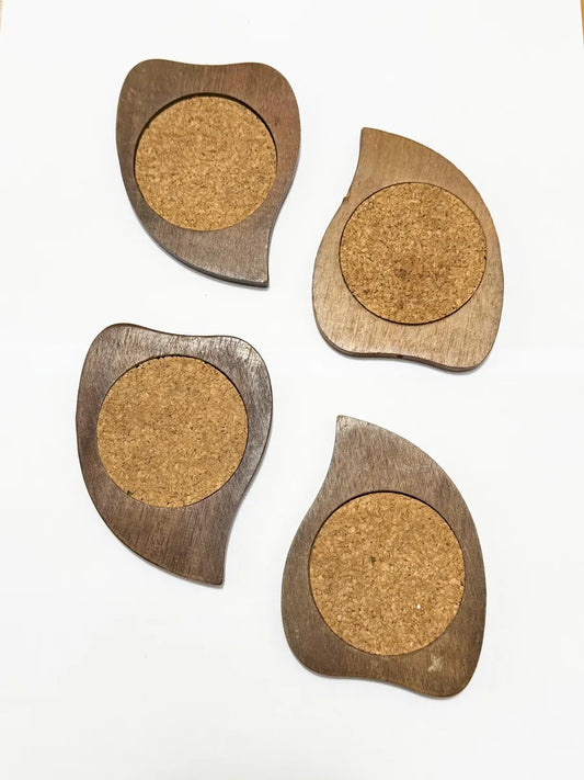 Porta Copos Antigo Em Madeira E Cortiça - Jogo 4 Peças Formato Orgânico