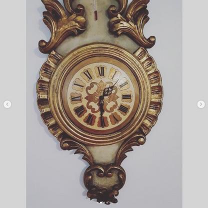 Relógio de parede com termômetro