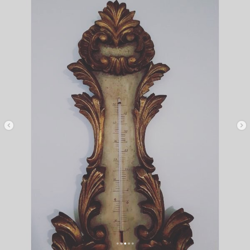 Relógio de parede com termômetro