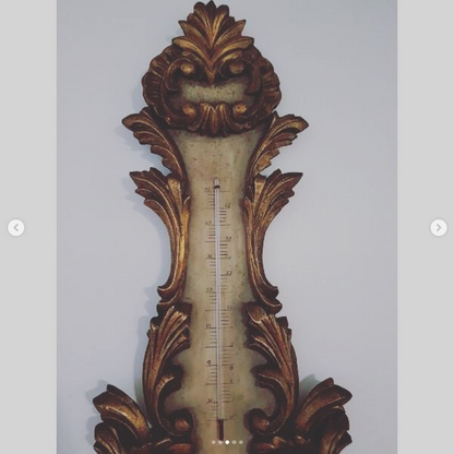 Relógio de parede com termômetro