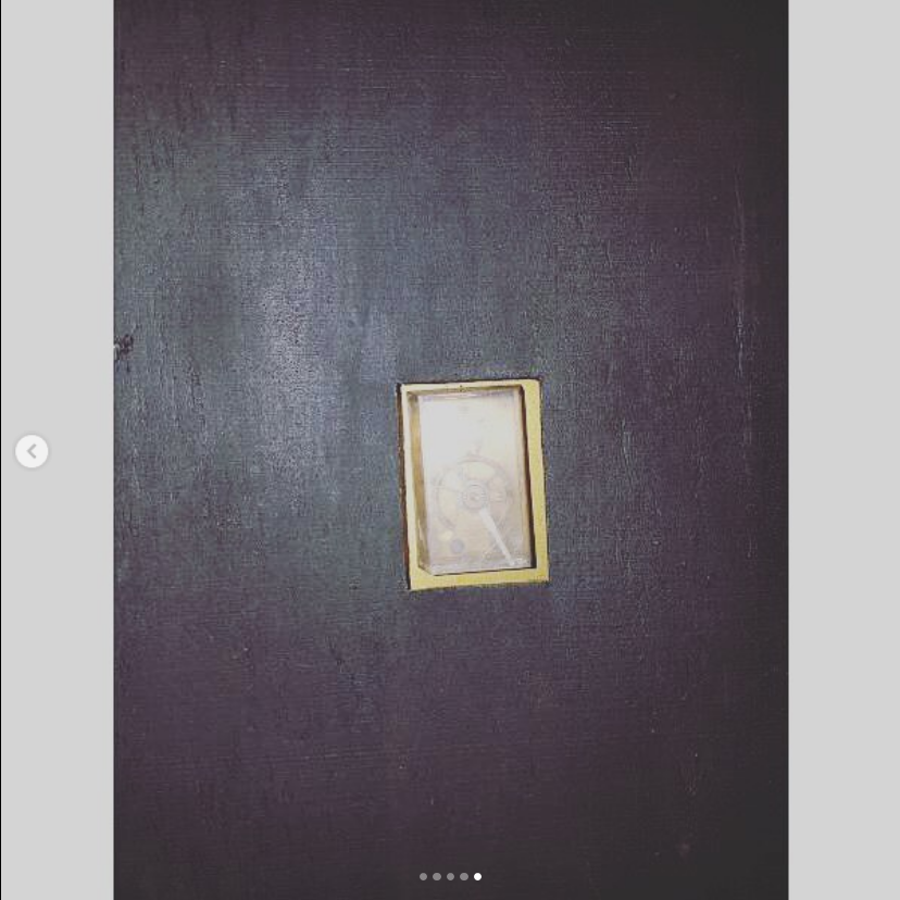 Relógio de parede com termômetro