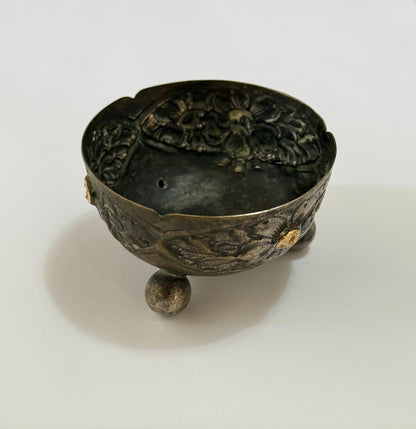 Antiga Tigela Artesanal Com Flores E Detalhes Dourados