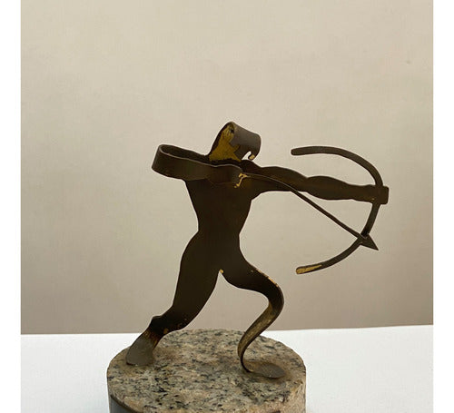Escultura Antiga Guerreiro Arco E Flecha Metal E Granito