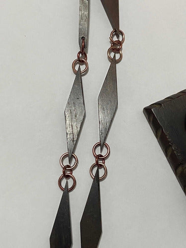 Antigo Colar Com Moeda E Escultura Madeira Nobre