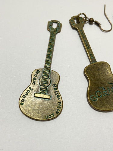 Chaveiro Botom Pin Broche Guitarra Rock Cor Bronze Antigo