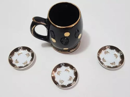 Caneca E 3 Pratinhos Decorativos Em Porcelana Antiga