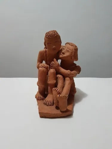Escultura Antiga Casal Asiático Em Cerâmica - Abraço