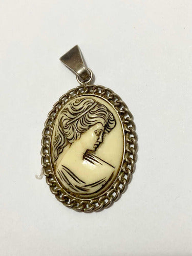 Pingente Camafeu Antigo Marfim Moldura Trabalhada