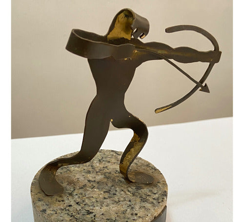 Escultura Antiga Guerreiro Arco E Flecha Metal E Granito
