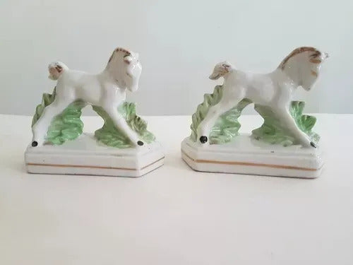 Par De Esculturas Antigas De Cavalinhos Em Porcelana