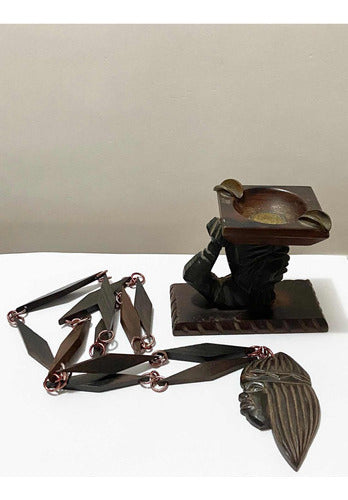 Antigo Colar Com Moeda E Escultura Madeira Nobre