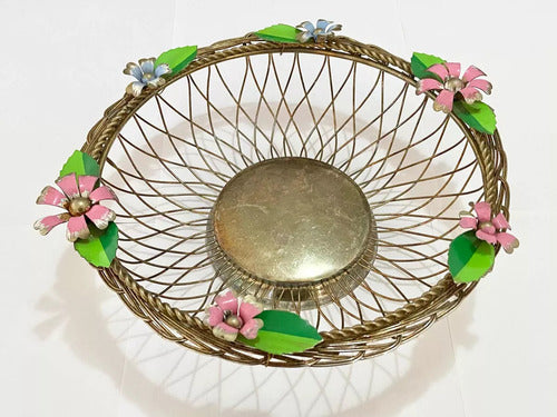 Cesta Fruteira Antiga Com Flores Rosas