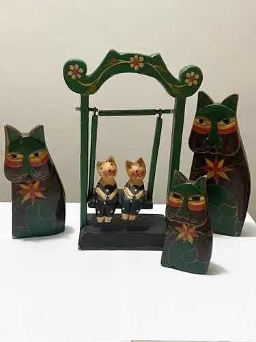 Escultura Artesanato De Madeira Gatos Balança